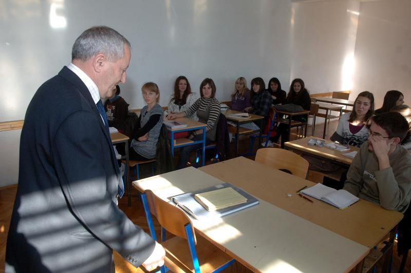5735.profesor