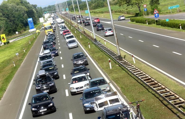 2016 11 8 za svercanje autocestom uvode se prekrsajne kazne 