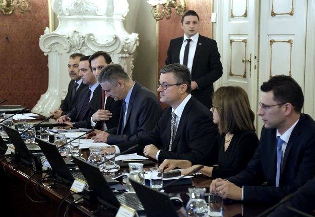 2016 4 20 napokon manje privilegija vlada reze troskove za m