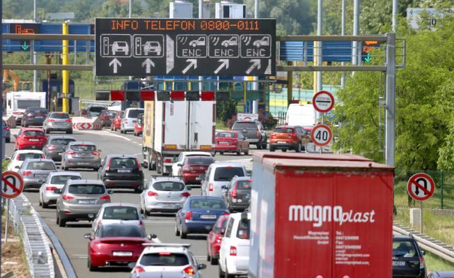 2016 8 18 hac u rastu prihodi buducnost im ovisi o politicki