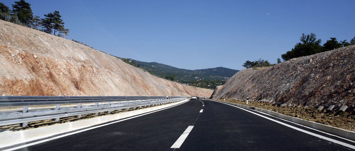 2016 8 4 ponuda iz kine sagradit cemo vam autocestu otkriva(1)