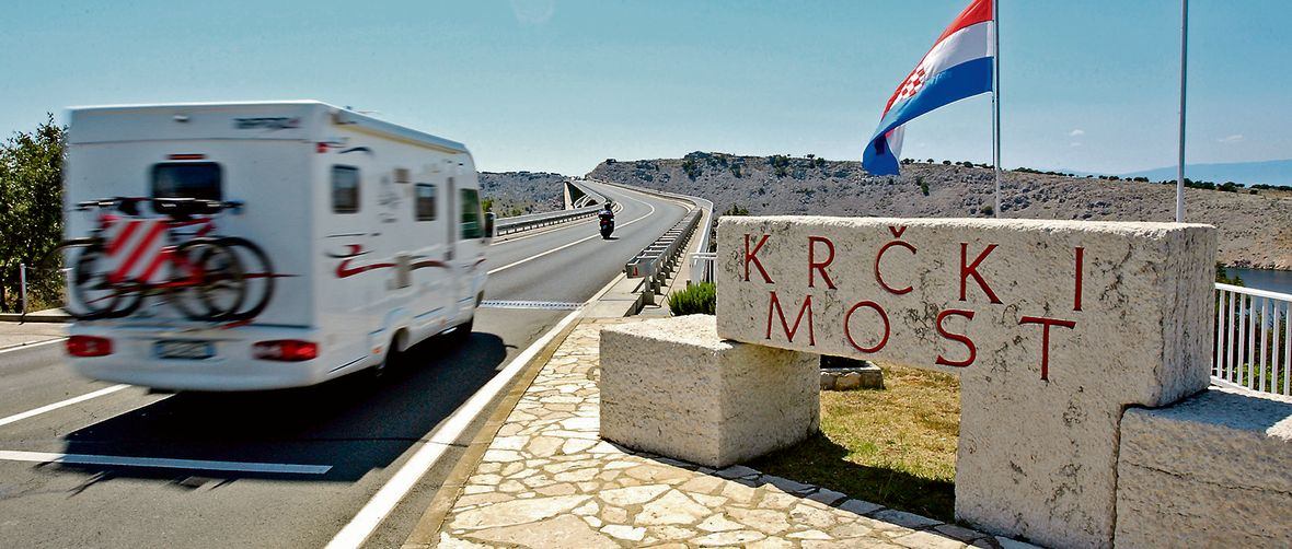 2016 8 9 krcki most zatvaraju da bi turisti placali slepanj
