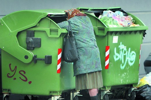 8199.kopanje po kantama