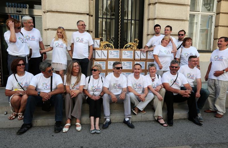 8545.sudionici predaje potpisa