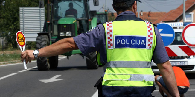 7330.policija seljaci