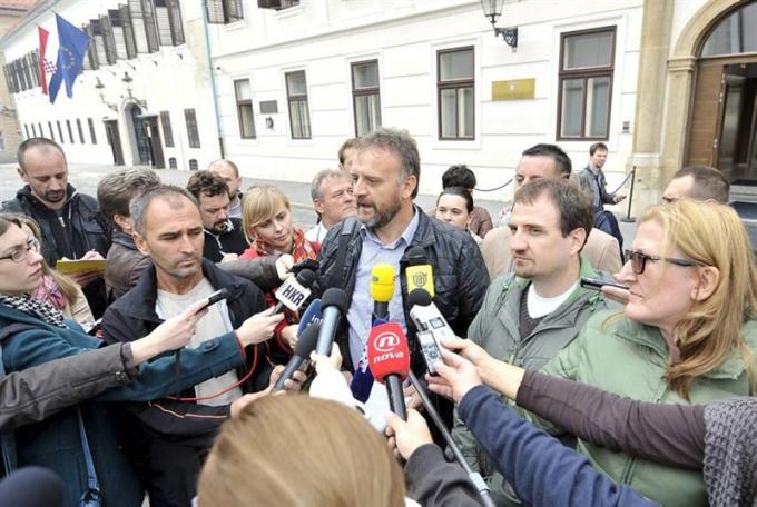 7592.stanic celakoski s novinarima